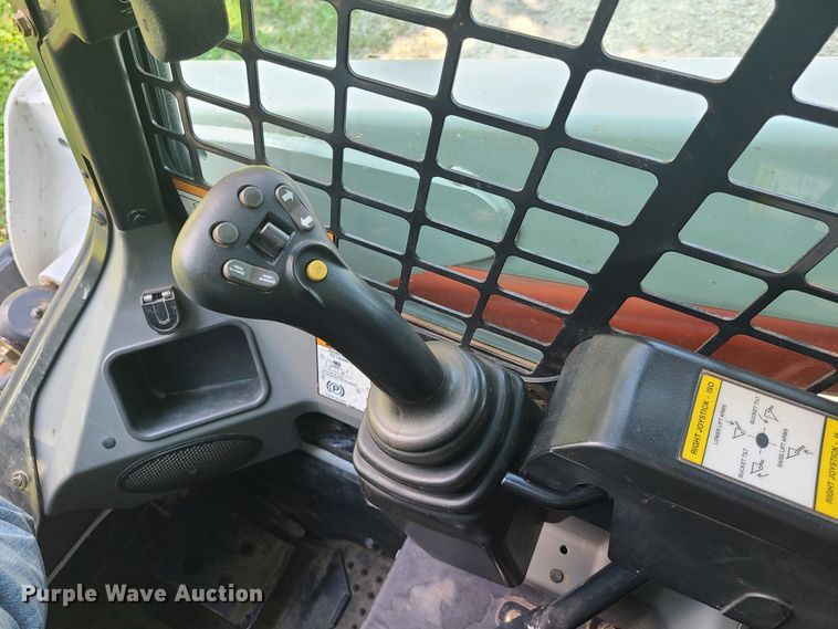 image for item GT9189 2010 Bobcat T630  tracked skid steer loader