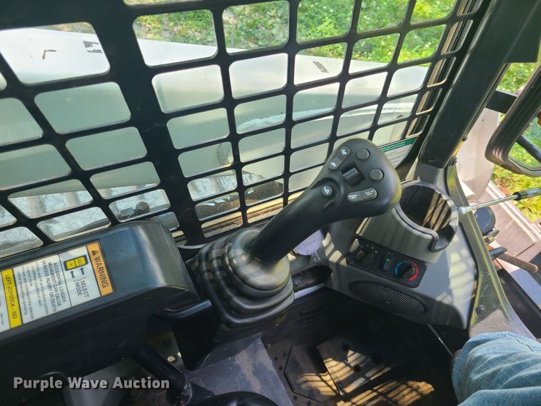 image for item GT9189 2010 Bobcat T630  tracked skid steer loader