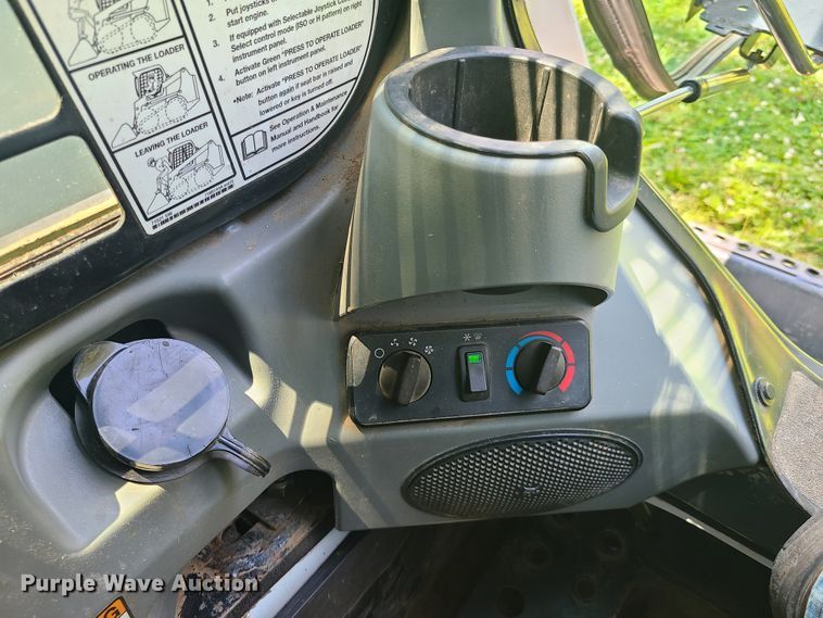 image for item GT9189 2010 Bobcat T630  tracked skid steer loader