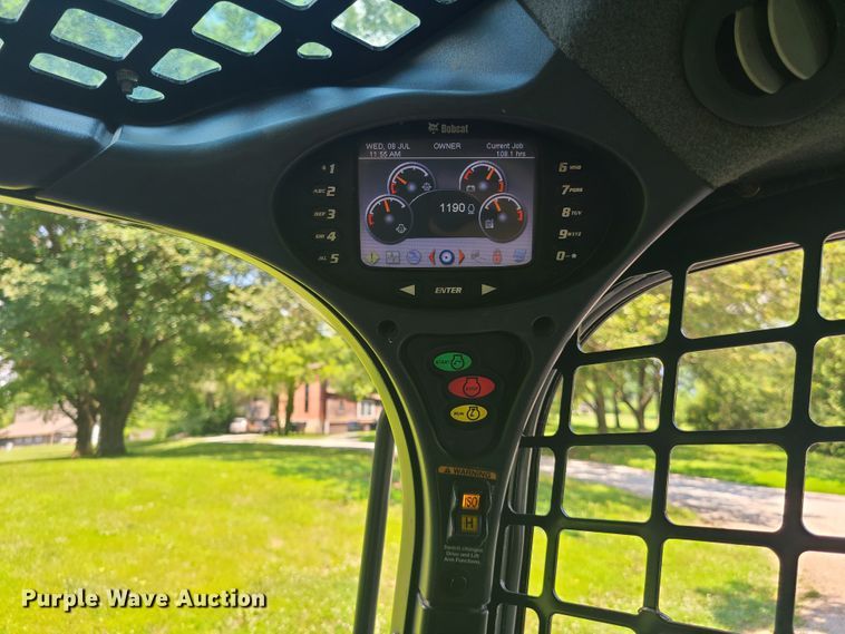 image for item GT9189 2010 Bobcat T630  tracked skid steer loader