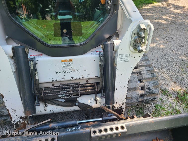 image for item GT9189 2010 Bobcat T630  tracked skid steer loader