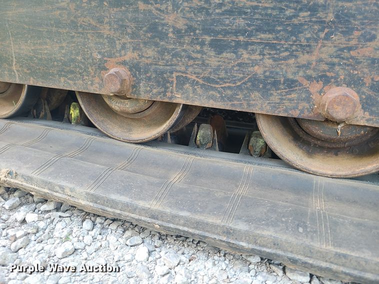 image for item GT9189 2010 Bobcat T630  tracked skid steer loader