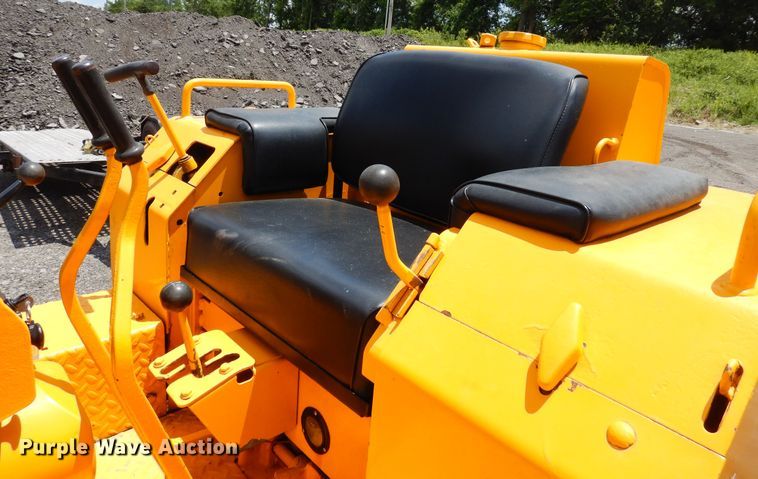 image for item GT9307 John Deere 350B  dozer