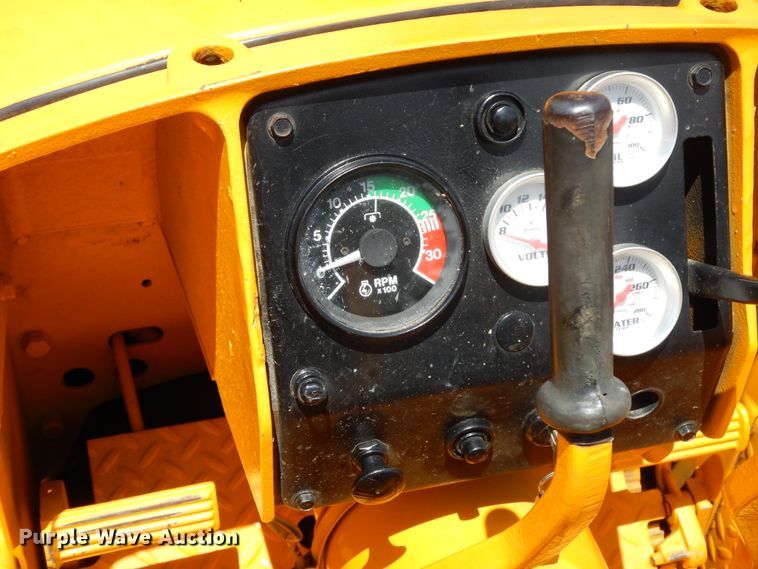 image for item GT9307 John Deere 350B  dozer