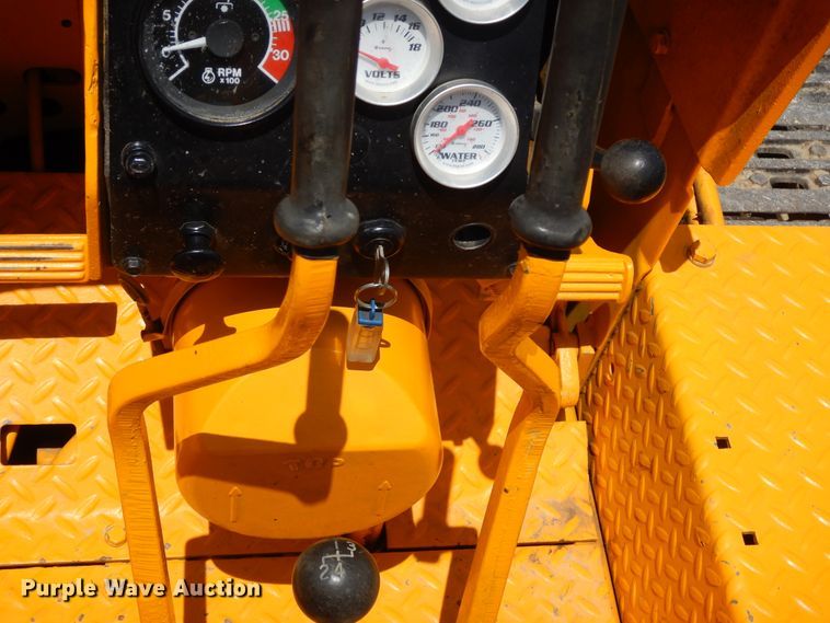 image for item GT9307 John Deere 350B  dozer