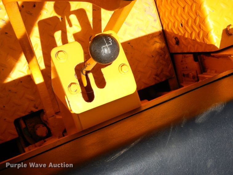 image for item GT9307 John Deere 350B  dozer