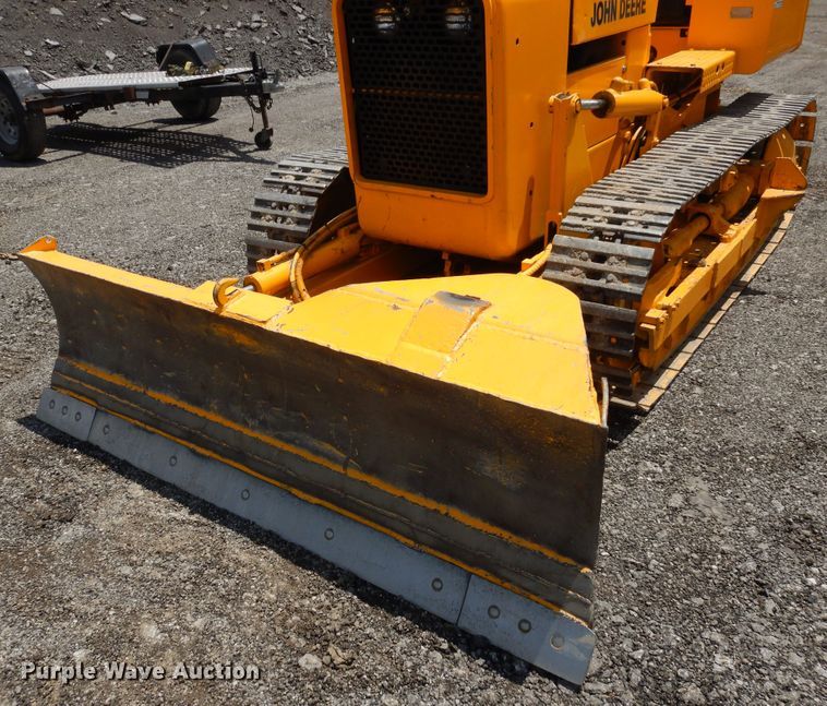 image for item GT9307 John Deere 350B  dozer