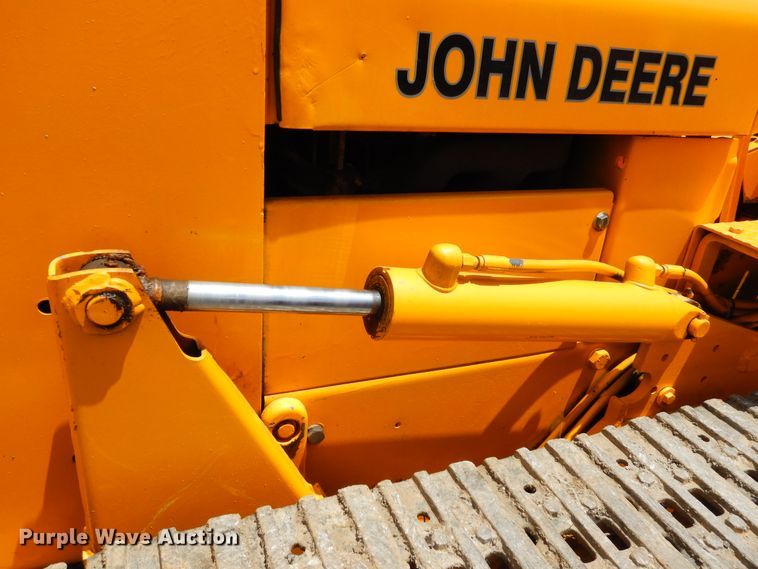 image for item GT9307 John Deere 350B  dozer