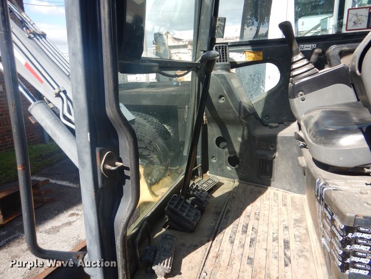 image for item GY9834 2007 John Deere 35D mini excavator