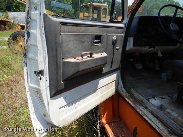 image for item HM9669 1984 GMC C7000  crane truck