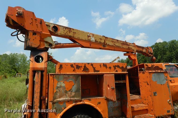 image for item HM9669 1984 GMC C7000  crane truck