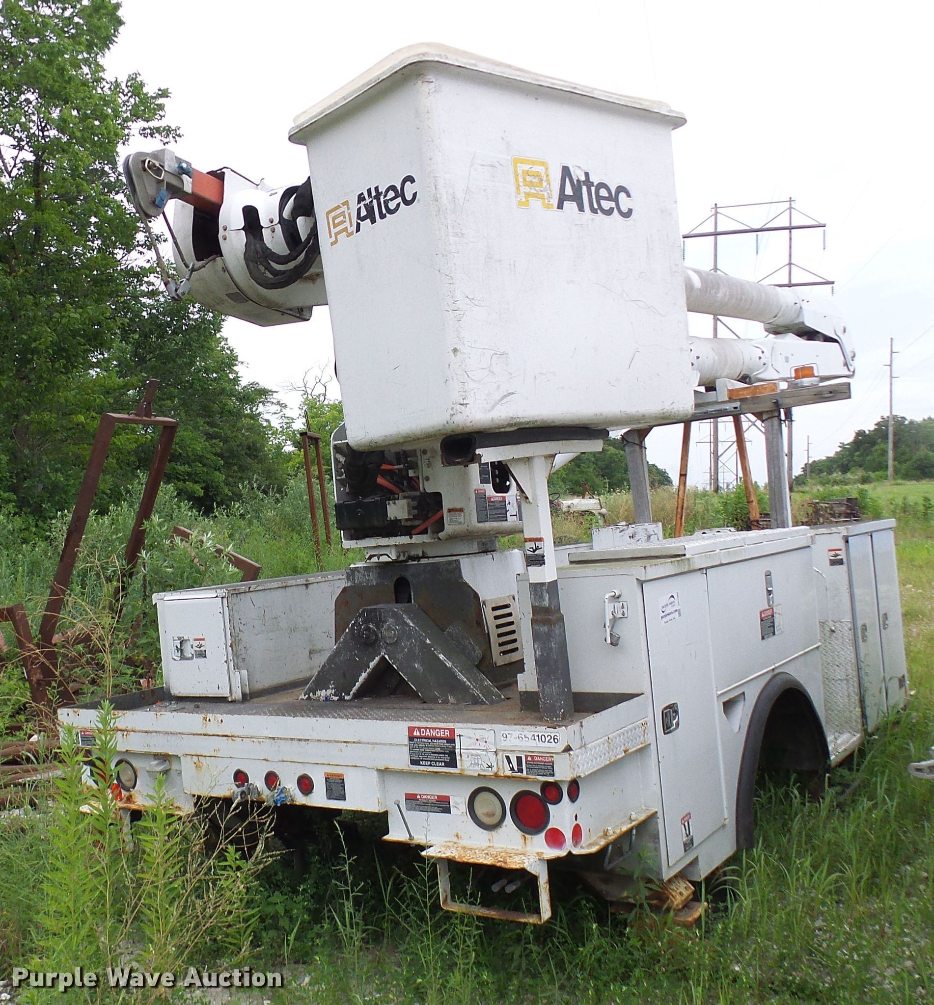 Altec bucket truck bed in Columbia, MO Item DG1962 sold Purple Wave