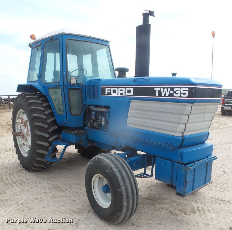 image for item DD0413 Ford TW35  tractor