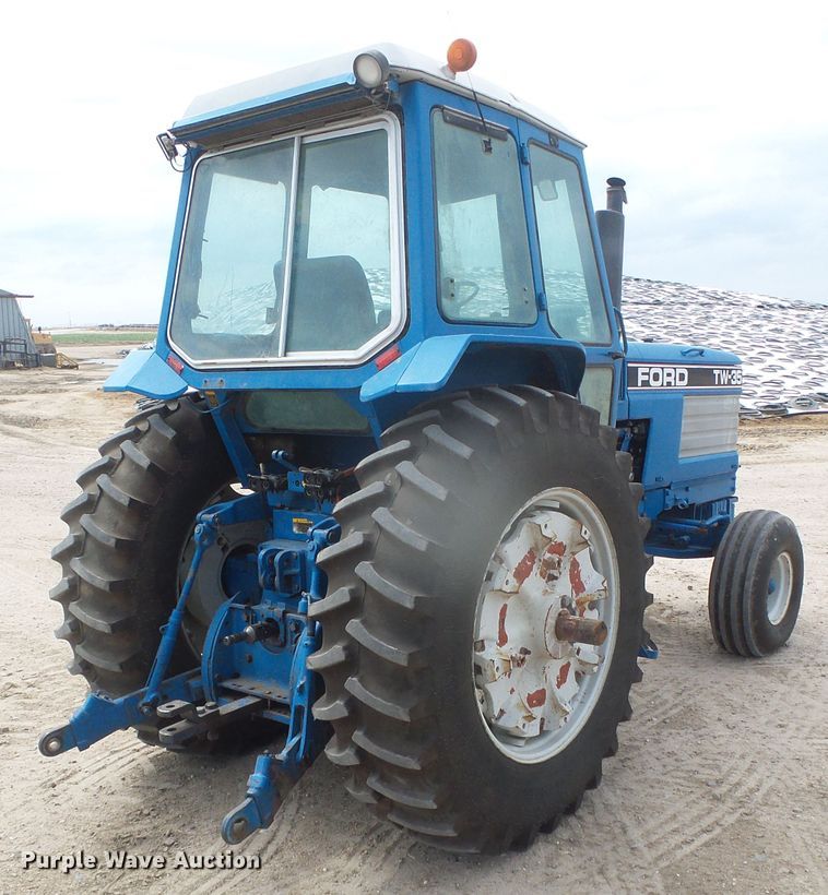 image for item DD0413 Ford TW35  tractor