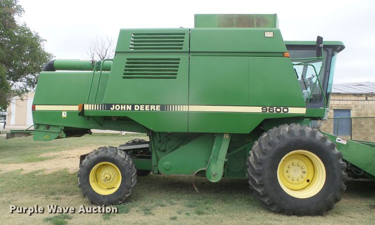 image for item DD0422 1989 John Deere 9600 combine
