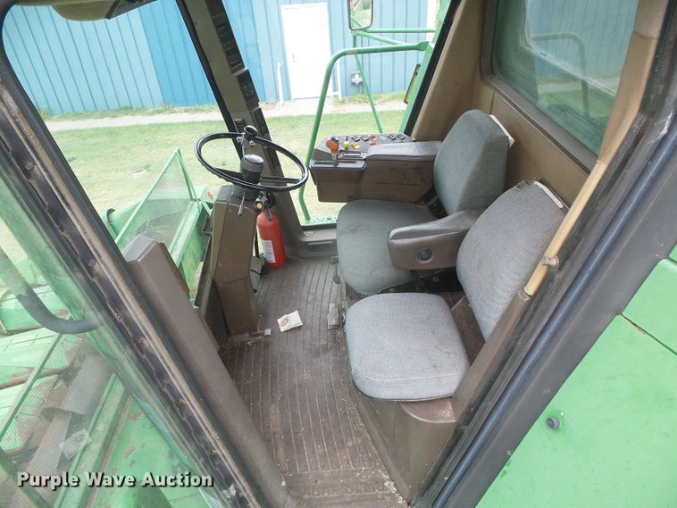 image for item DD0422 1989 John Deere 9600 combine