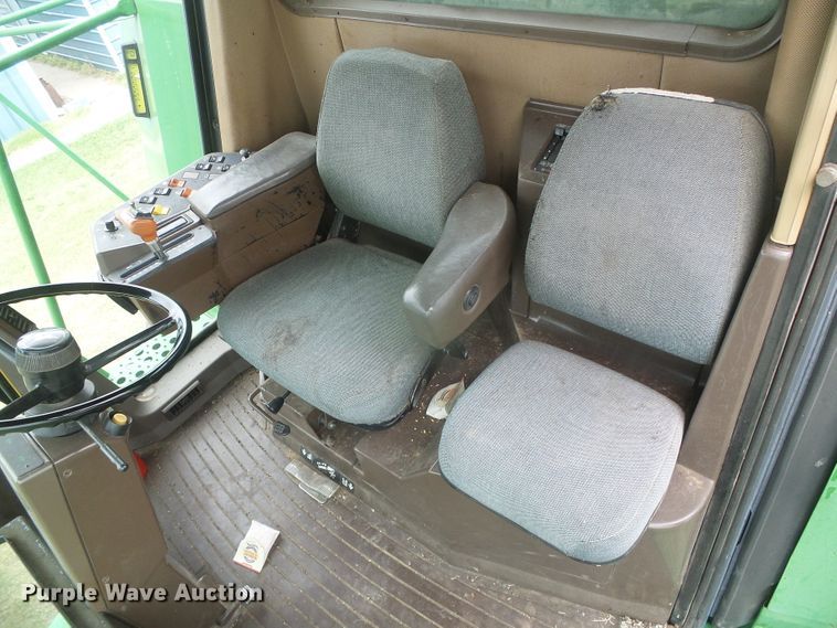 image for item DD0422 1989 John Deere 9600 combine