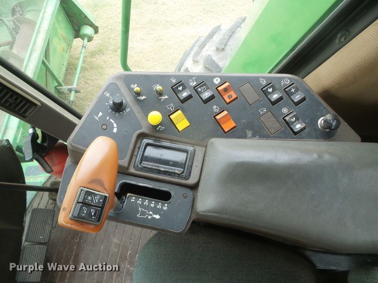 image for item DD0422 1989 John Deere 9600 combine