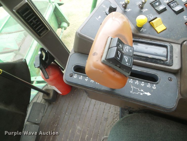 image for item DD0422 1989 John Deere 9600 combine