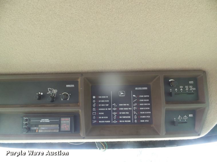 image for item DD0422 1989 John Deere 9600 combine