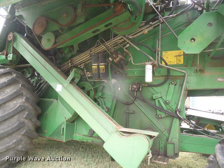 image for item DD0422 1989 John Deere 9600 combine