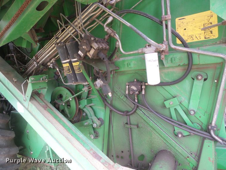 image for item DD0422 1989 John Deere 9600 combine