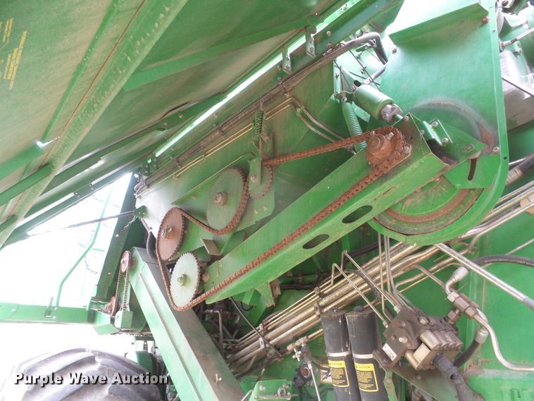 image for item DD0422 1989 John Deere 9600 combine