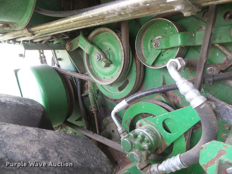 image for item DD0422 1989 John Deere 9600 combine