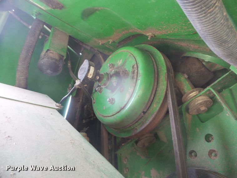 image for item DD0422 1989 John Deere 9600 combine
