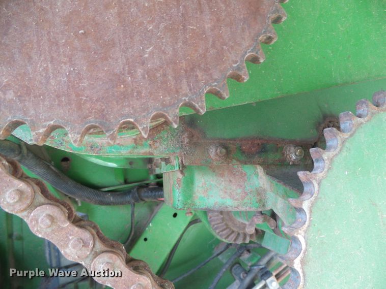 image for item DD0422 1989 John Deere 9600 combine