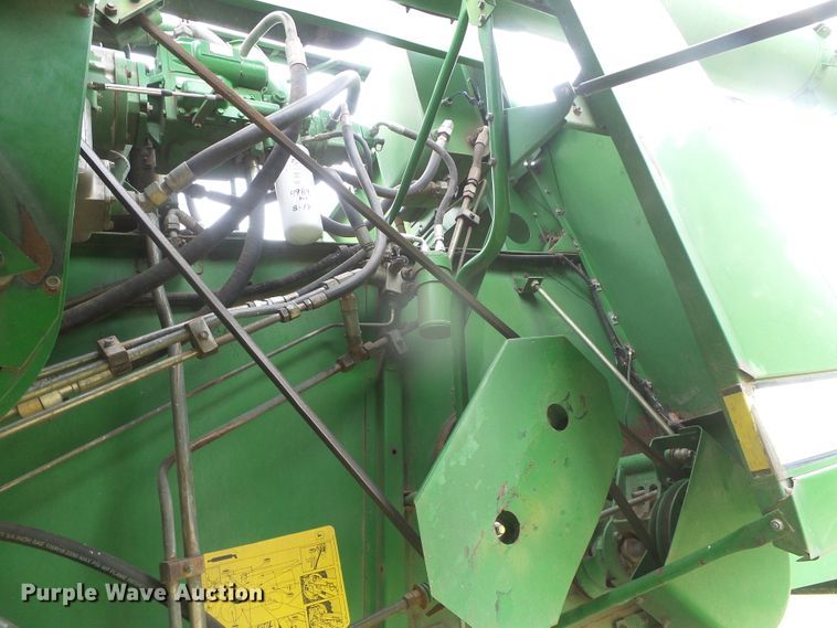 image for item DD0422 1989 John Deere 9600 combine