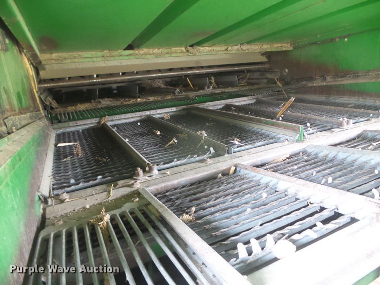 image for item DD0422 1989 John Deere 9600 combine