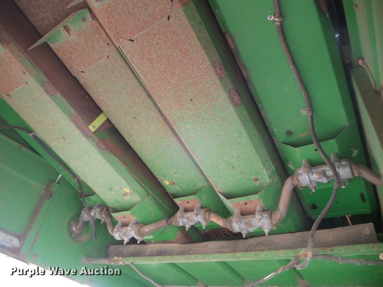 image for item DD0422 1989 John Deere 9600 combine
