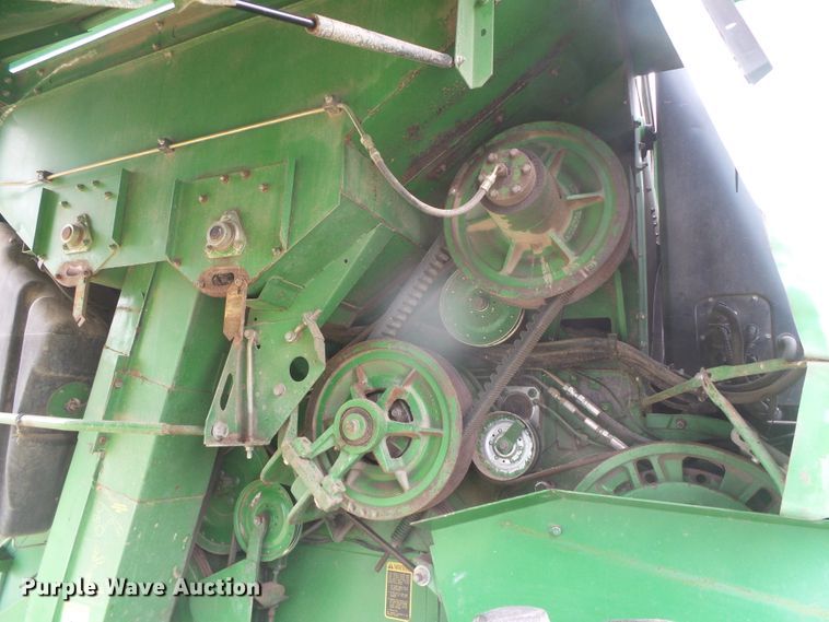image for item DD0422 1989 John Deere 9600 combine