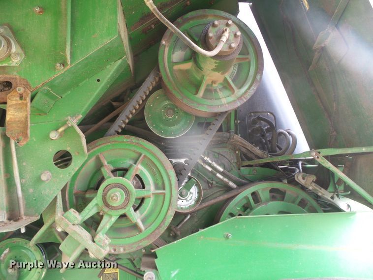image for item DD0422 1989 John Deere 9600 combine