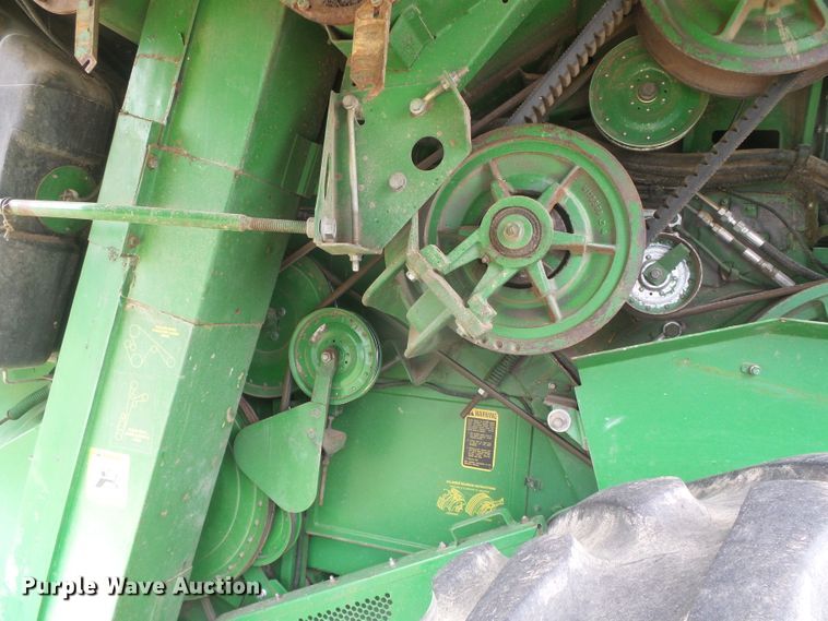 image for item DD0422 1989 John Deere 9600 combine