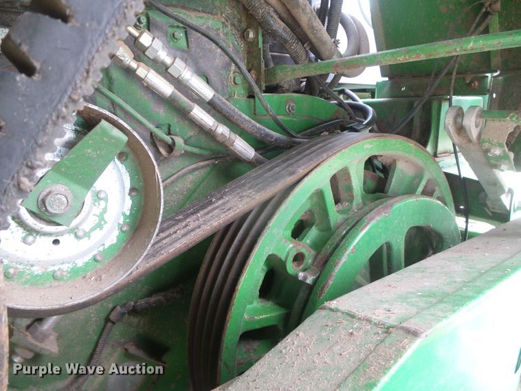 image for item DD0422 1989 John Deere 9600 combine