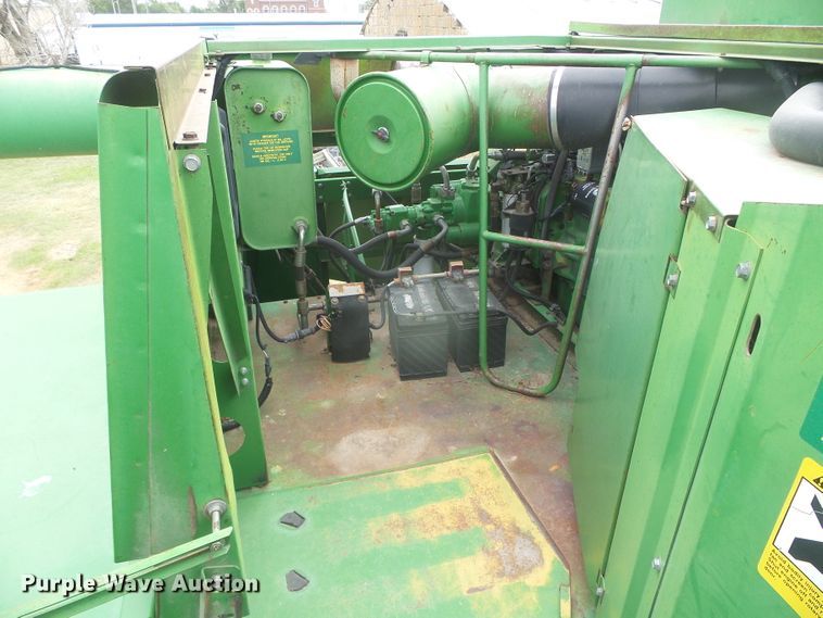 image for item DD0422 1989 John Deere 9600 combine
