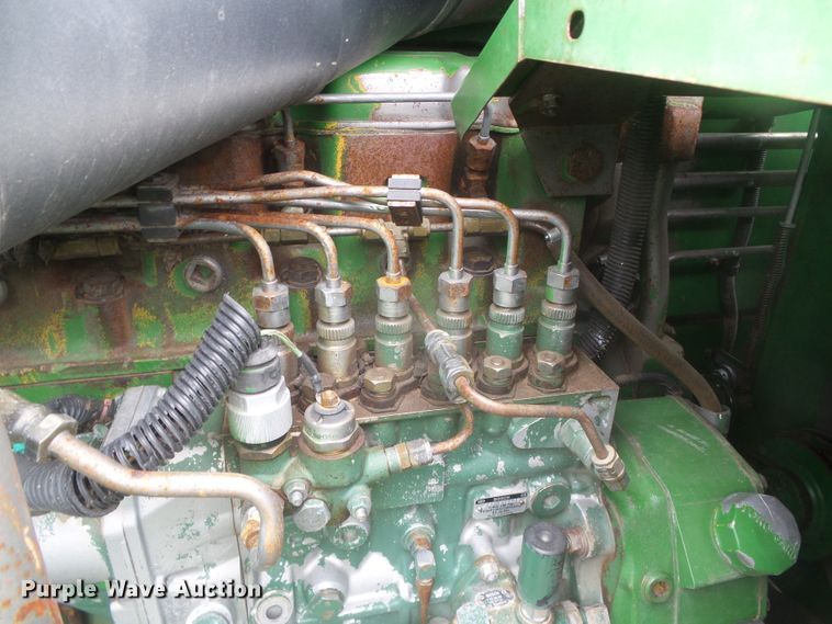 image for item DD0422 1989 John Deere 9600 combine