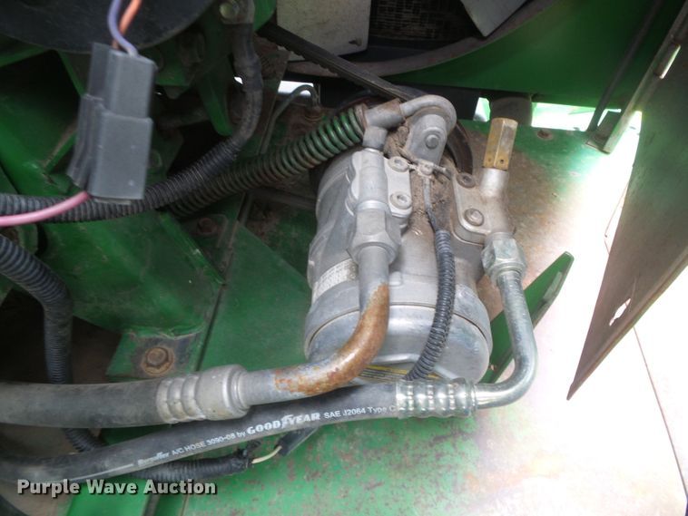 image for item DD0422 1989 John Deere 9600 combine