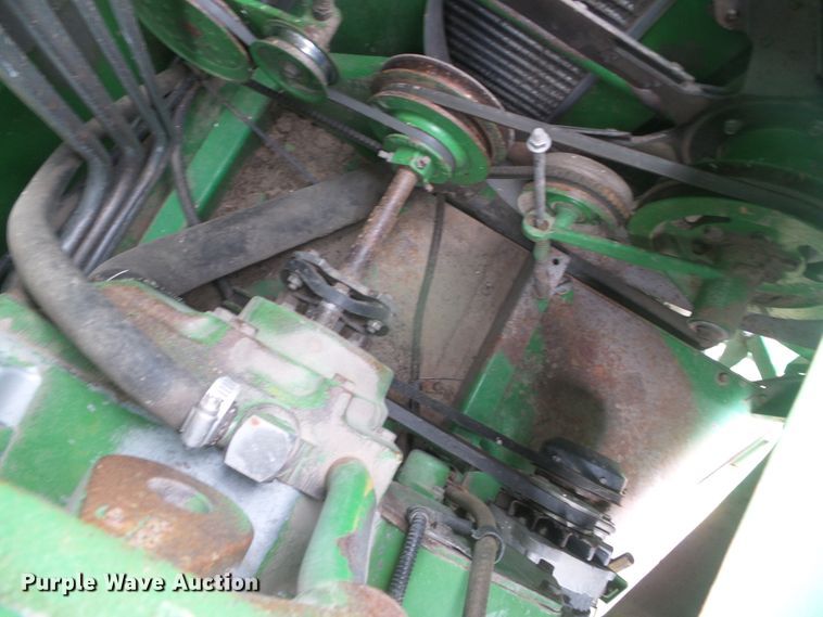 image for item DD0422 1989 John Deere 9600 combine
