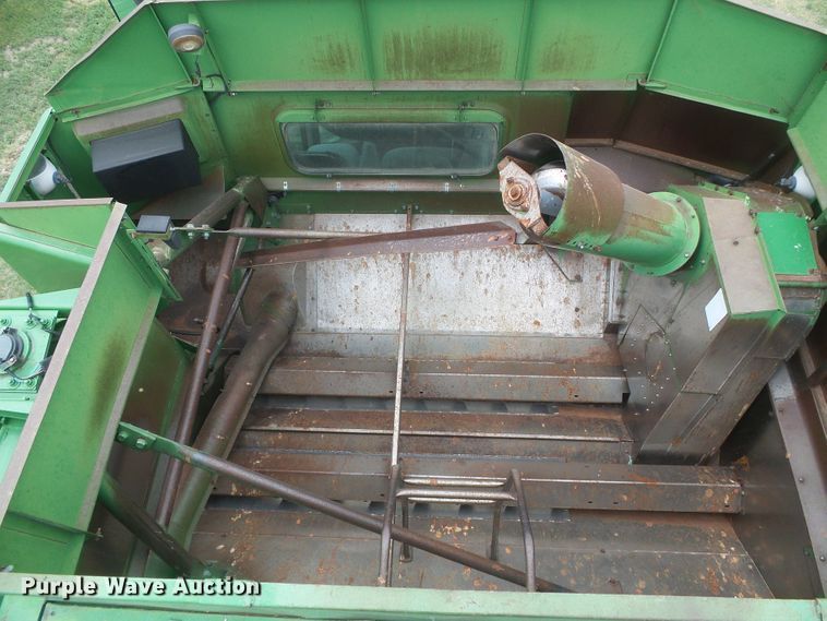 image for item DD0422 1989 John Deere 9600 combine