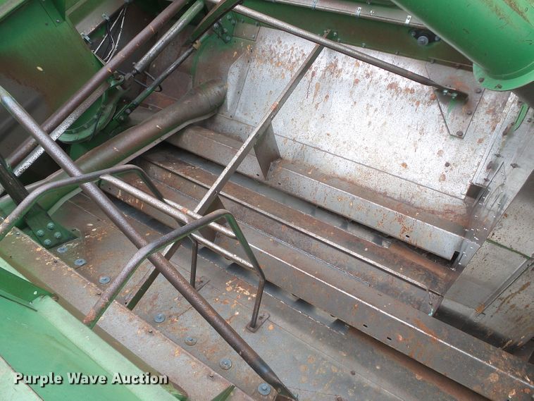 image for item DD0422 1989 John Deere 9600 combine