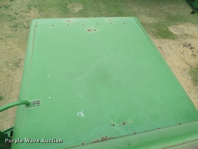 image for item DD0422 1989 John Deere 9600 combine