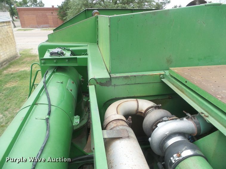 image for item DD0422 1989 John Deere 9600 combine
