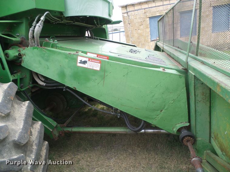 image for item DD0422 1989 John Deere 9600 combine