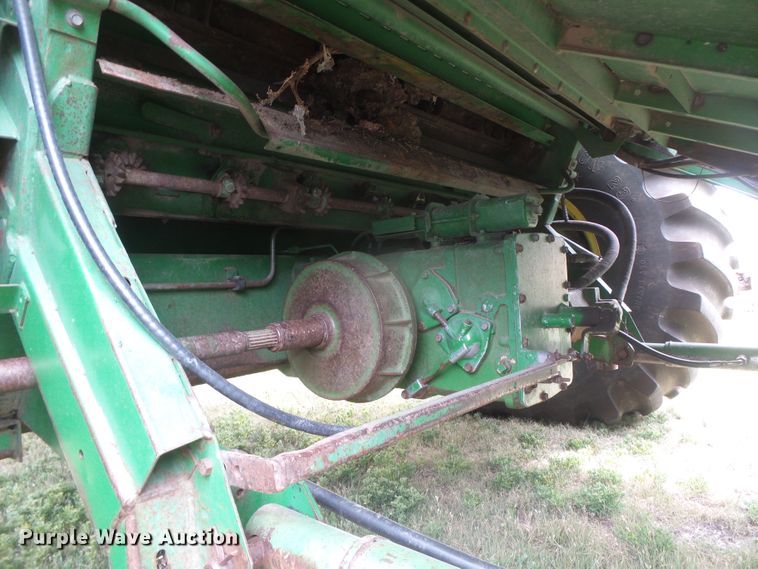 image for item DD0422 1989 John Deere 9600 combine