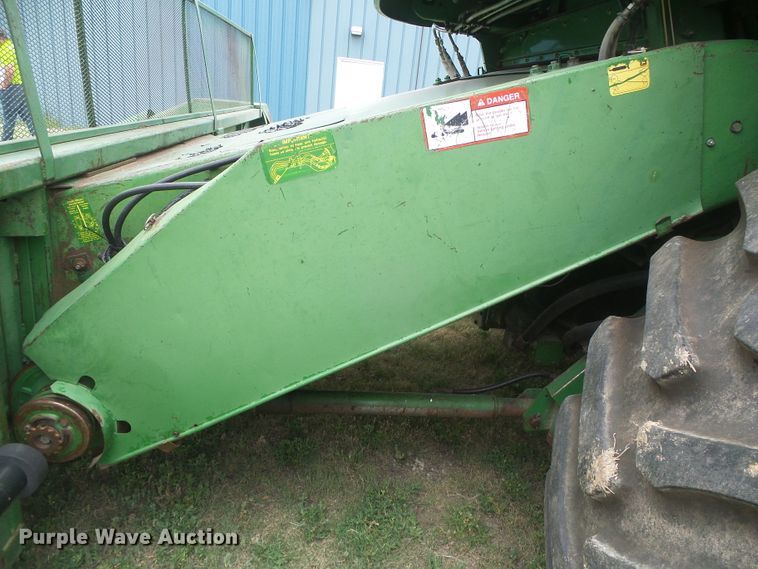 image for item DD0422 1989 John Deere 9600 combine