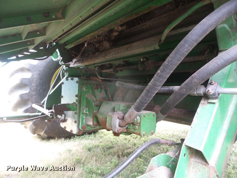 image for item DD0422 1989 John Deere 9600 combine