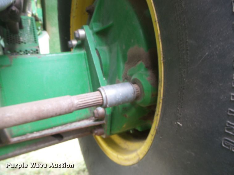 image for item DD0422 1989 John Deere 9600 combine